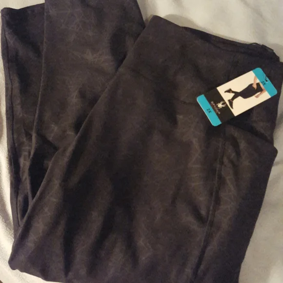 See Other Listing For This Item.NWT SPYDER active leggings, black print, pockets - Picture 4 of 11